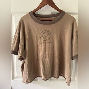 Cropped earth tee